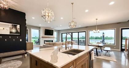 Luxurious River House with 5bdr 3bth 3000+sqft