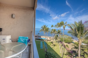Property grounds - Menehune Shores 601 2 Bedroom Condo (Kihei)