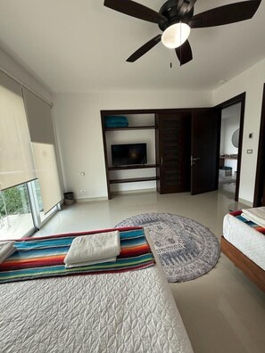 2 chambres, espace de travail pour ordinateur portable