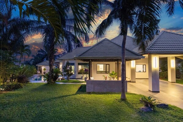Exterior - Villa Waree minutes from the sea and beach (Pattaya)
