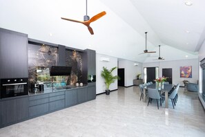 Dining - Villa Waree minutes from the sea and beach (Pattaya)