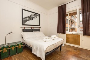 2 Schlafzimmer, Reisekinderbett