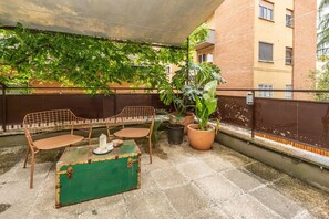 Unclassified image, 5 of 45, button