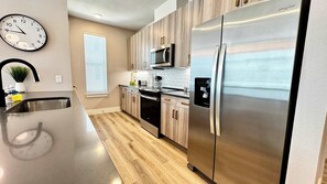 Microwave, oven, dishwasher, cookware/dishes/utensils