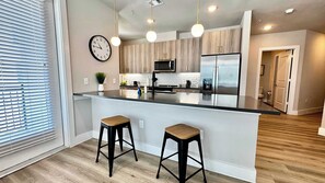 Micro-ondes, four, lave-vaisselle