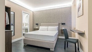 Chambre Deluxe | Coffres-forts dans les chambres, bureau, fer et planche à repasser