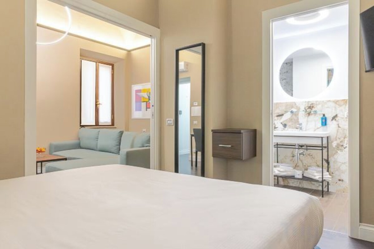 In-room safe, desk, iron/ironing board (on request), WiFi (free)