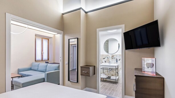 Chambre Triple Deluxe | Coffres-forts dans les chambres, bureau, fer et planche à repasser