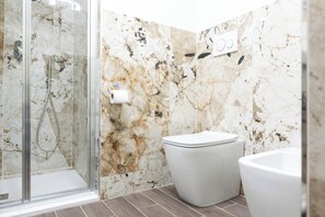 Deluxe-Einzelzimmer | Badezimmer