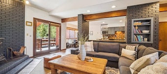 Pet-friendly 3 Bedroom Townhome in Frisco - Short Drive to Breck!