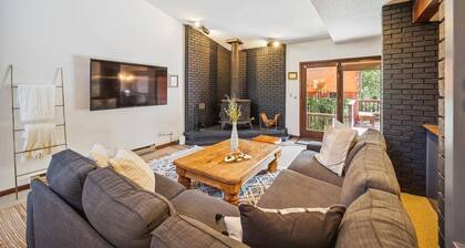 Pet-friendly 3 Bedroom Townhome in Frisco - Short Drive to Breck!