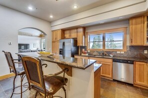 Exterior - Luxury 5 Bedroom Pet-friendly Home in Breckenridge - 2 Miles to Main Street (Breckenridge)