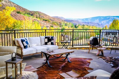 Contemporary 3 Bedroom Luxury Ski In, Ski Out Residence in Snowmass Base Village