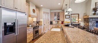 Spacious, Pet-friendly 4 Bedroom Vacation Rental in Breckenridge