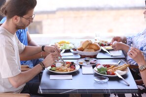 Desayuno buffet incluido todos los días 
