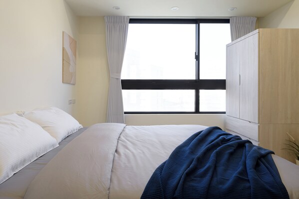 3 bedrooms, iron/ironing board, travel crib, free WiFi