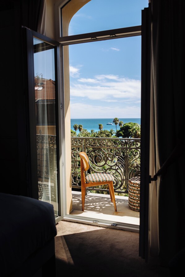 In-room safe, blackout drapes, soundproofing, iron/ironing board