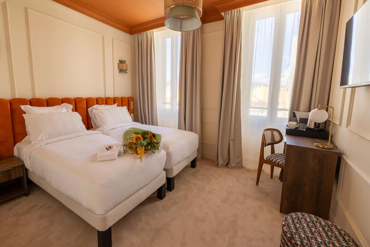 Classic Double or Twin Room | In-room safe, blackout drapes, soundproofing, iron/ironing board