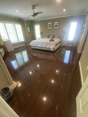 4 bedrooms, desk, iron/ironing board, travel crib