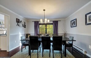 Dining - 4-bedroom house in marvelous Arrowhead Lake WiFi, AC, Beach, lake, pool access, (Pocono Lake)