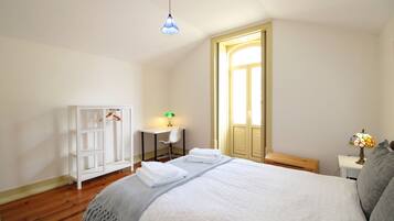 4 bedrooms, iron/ironing board, travel crib, free WiFi