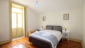 4 室のベッドルーム、アイロン / アイロン台、旅行用ベビーベッド、WiFi (無料)