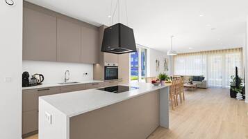 雪櫃、微波爐、焗爐、爐具