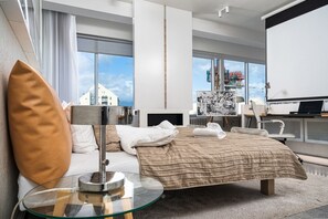 Desk, iron/ironing board, WiFi, bed sheets