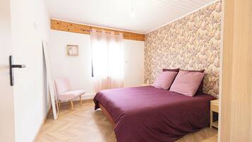 2 chambres, fer et planche Ă  repasser, lit parapluie, draps fournis