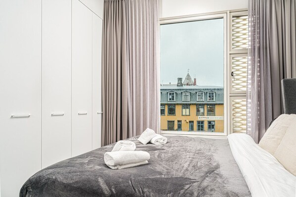 2 bedrooms, desk, iron/ironing board, free WiFi