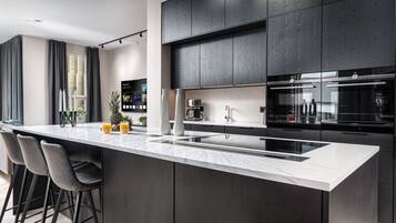 Coffee/tea maker, fridge, microwave, oven