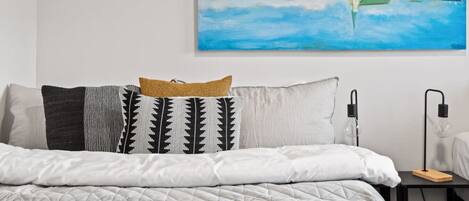 3 habitaciones, escritorio, tabla de planchar con plancha y wifi gratis