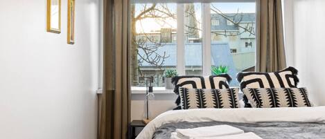 3 slaapkamers, een bureau, een strijkplank/strijkijzer, gratis wifi