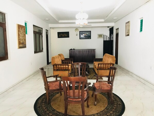 Front of property - Hotel Ameliya  (buwalikada)