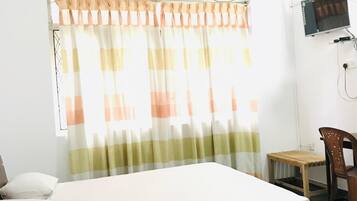 Memory foam beds, free WiFi, bed sheets