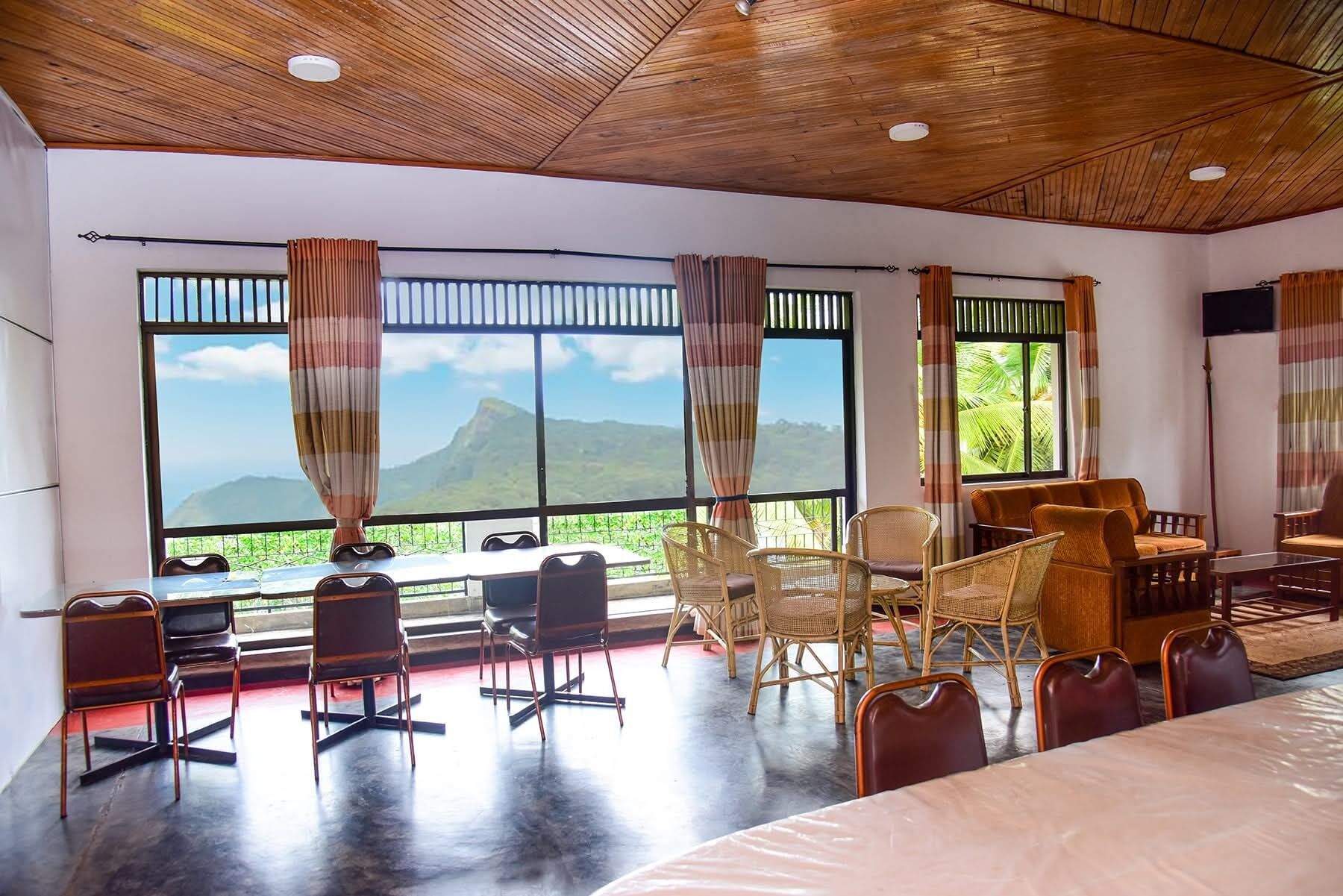 32-英寸LED 电视 （配备卫星频道）、书