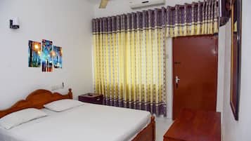 舒適三人房, 露台, 山景 | 記憶棉床墊、免費 Wi-Fi、床單