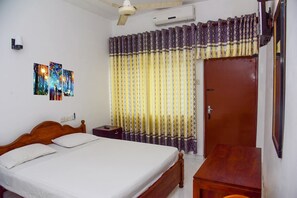 Comfort Triple Room, Balcony, Mountain View | Memory foam beds, free WiFi, bed sheets - Hotel Ameliya  (buwalikada)