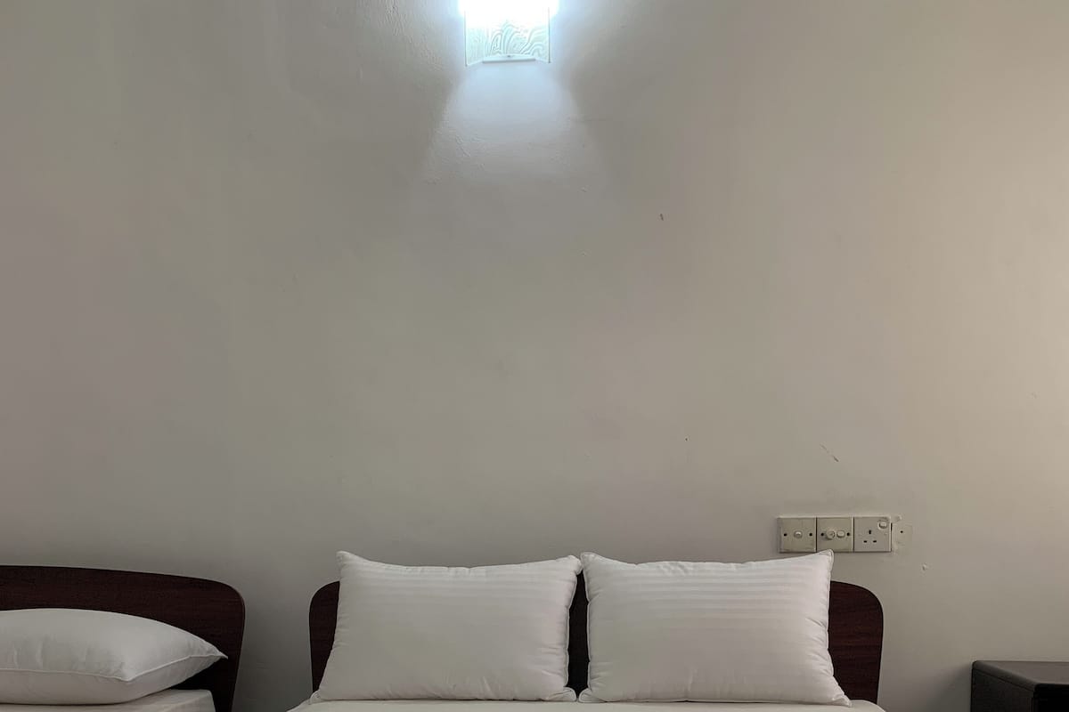 Chambre triple Confort, balcon, vue sur la montagne | AccĂšs au Wi-Fi (inclus)