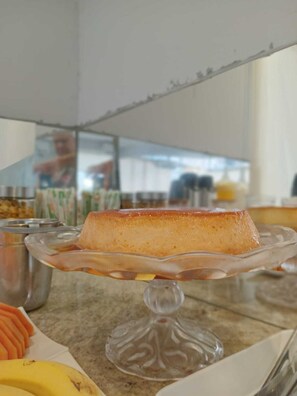 Free daily buffet breakfast - Hotel Porto Seguro - Boa Viagem (Recife)