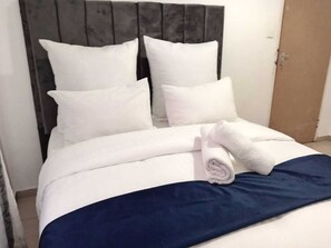 1 bedroom, iron/ironing board, WiFi, bed sheets - Chic 1-bedroom apartment in wonderful Johannesburg South with WiFi, AC (Johannesburg South)