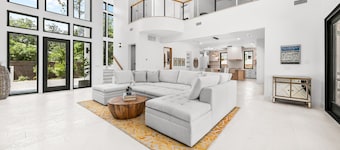 5-bedroom house in Saltwater, Walk to Beach, Private Pool, Bikes, Furry Friends