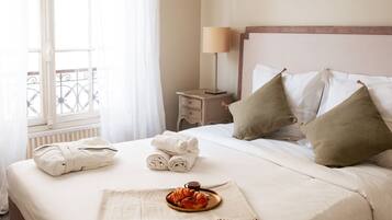 City Apartment, 1 Double Bed with Sofa bed, Non Smoking, Courtyard View | Iron/ironing board, cots/infant beds, free WiFi, bed sheets