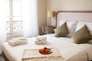 شقة في المدينة - سرير مزدوج مع أريكة سرير - لغير المدخنين - منظر للفناء | مكواة/لوح كي وأسرّة أطفال/رضّع وواي فاي مجانًا وملاءات أسرّة