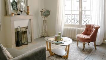 City Apartment, 1 Double Bed with Sofa bed, Non Smoking, Courtyard View | Living area | Smart TV