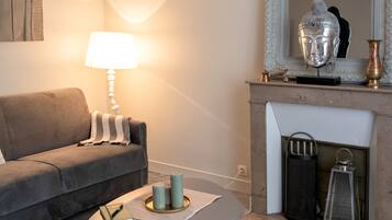 City Apartment, 1 Double Bed with Sofa bed, Non Smoking, Courtyard View | Living area | Smart TV