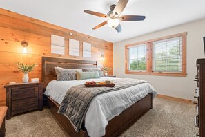 4 camere, una scrivania, ferro/asse da stiro, culla da viaggio