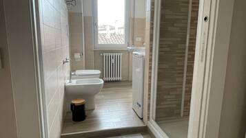 Shower, bidet, towels