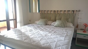 3 chambres, fer et planche à repasser, Wi-Fi gratuit, draps fournis