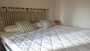 3 chambres, fer et planche à repasser, Wi-Fi gratuit, draps fournis